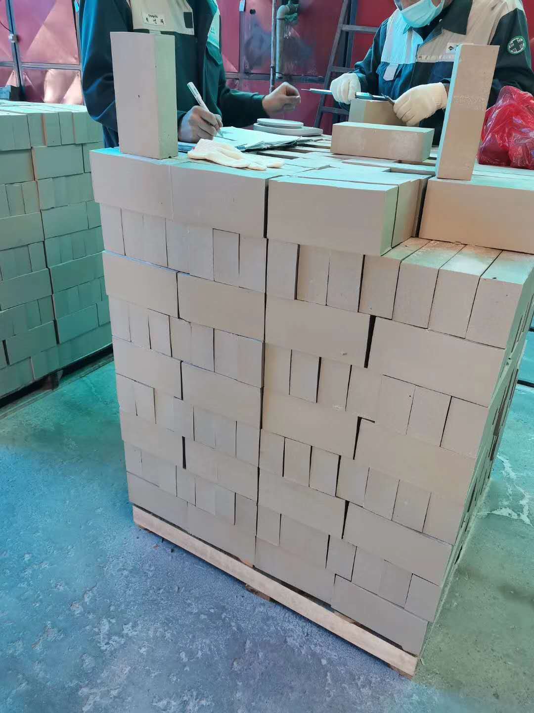 65厚耐酸磚今年處于一直是缺貨狀態(tài)，而且價(jià)格高，那么為什么會(huì )出現這種情況